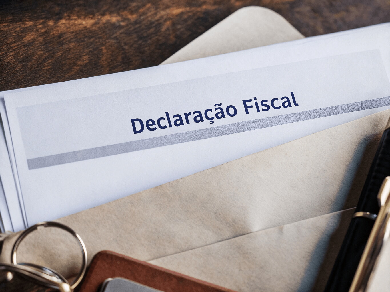 Envelope with the inscription 'Declaração Fiscal'